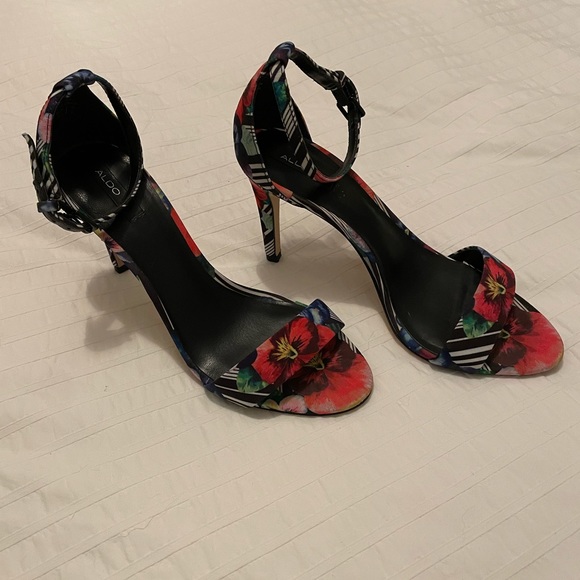 Floral Print Stiletto - Picture 2 of 5